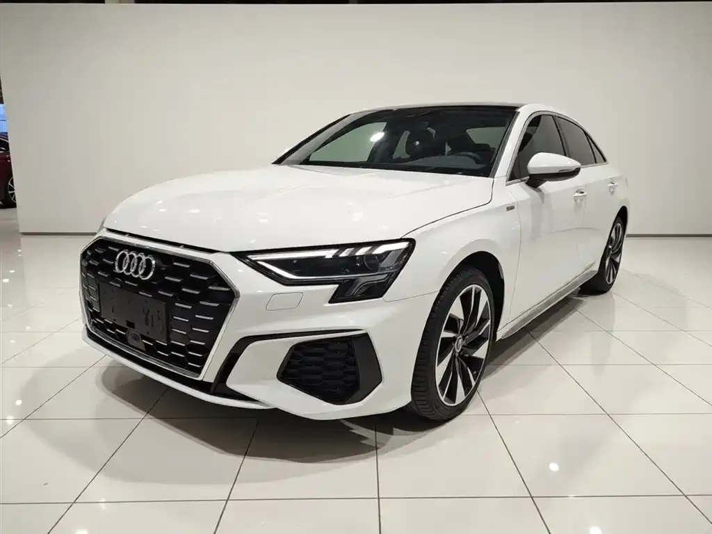 Audi A3 — фото 1