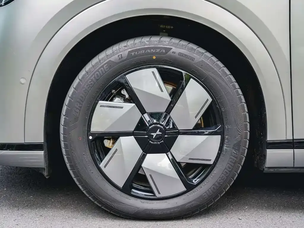 XPeng X9 — фото 8