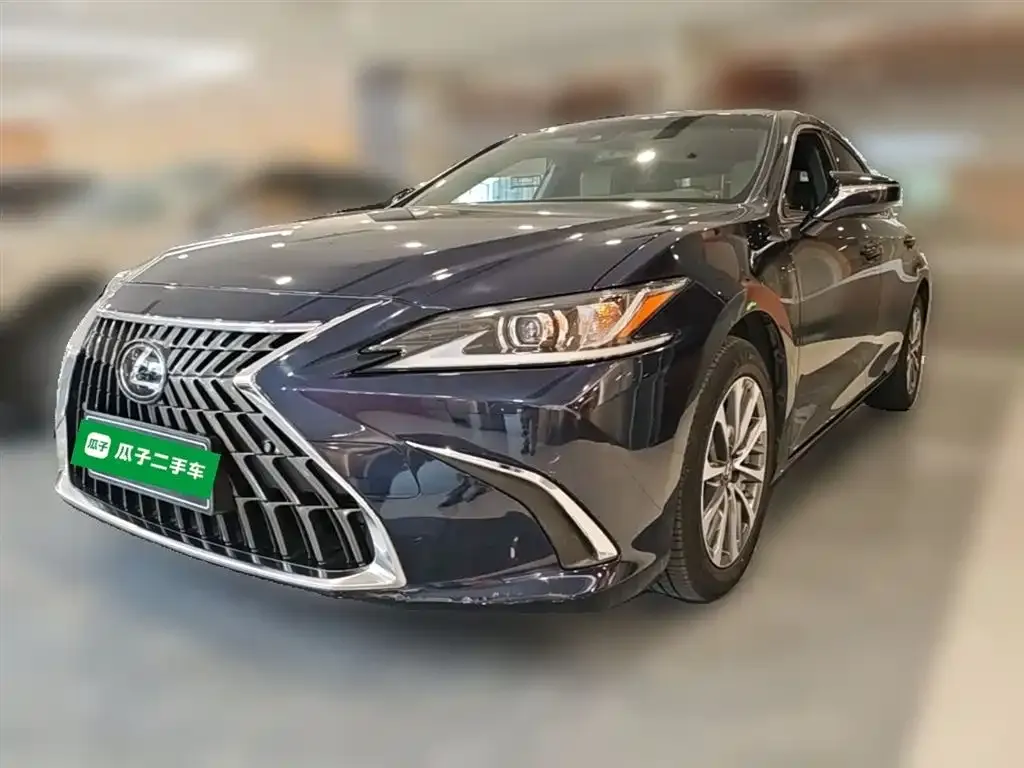 Lexus ES — фото 1