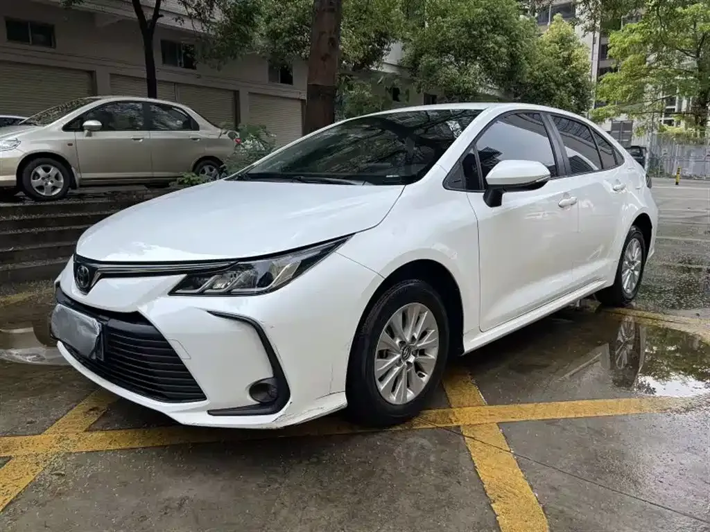 Toyota Corolla — фото 1