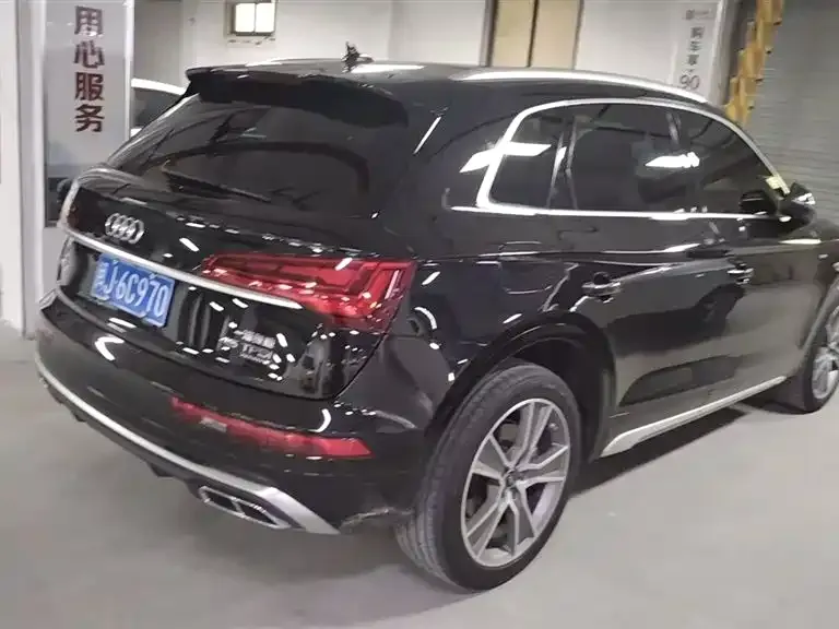 Audi Q5L — фото 5