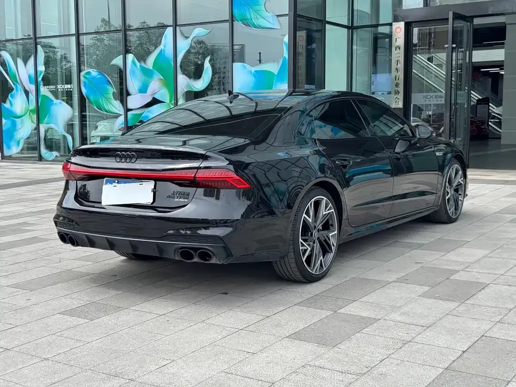 Audi A7L — фото 10