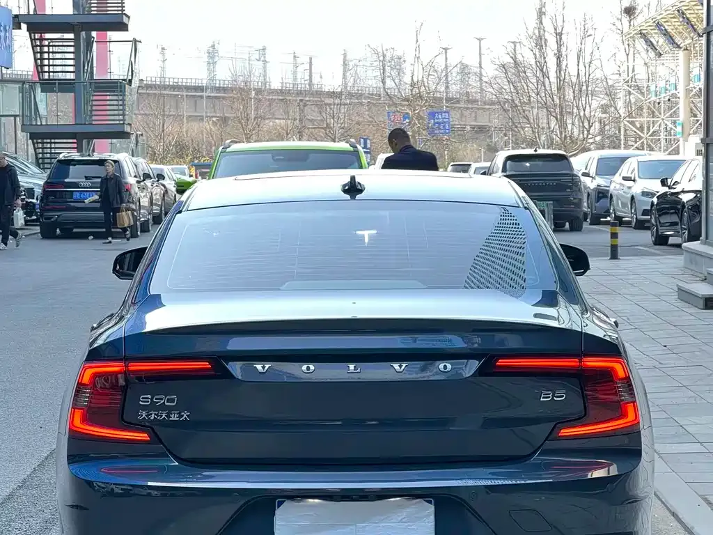 Volvo S90 — фото 10