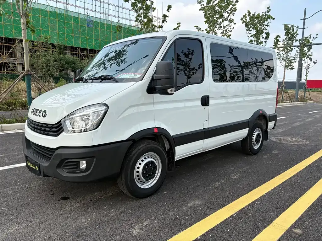 IVECO Ousheng — фото 1