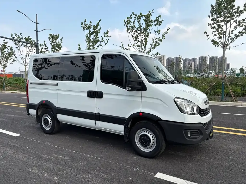 IVECO Ousheng — фото 4