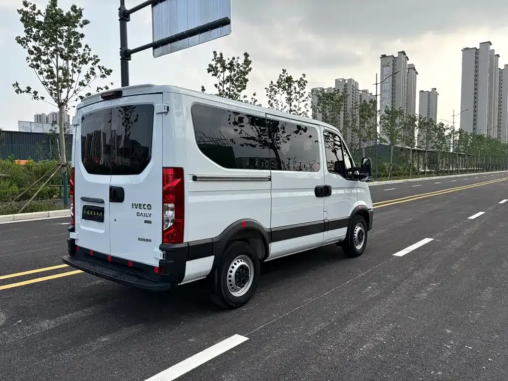 IVECO Ousheng — фото 6