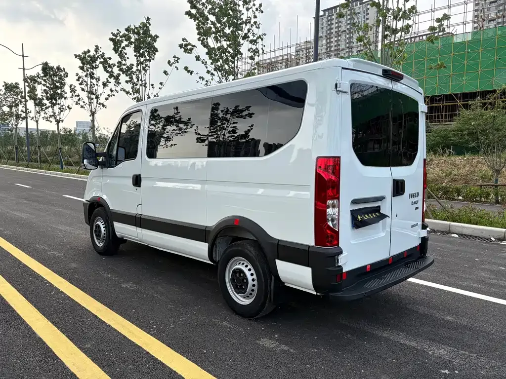 IVECO Ousheng — фото 9
