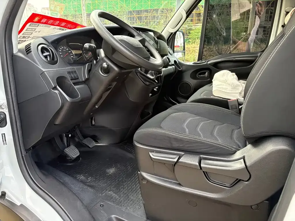 IVECO Ousheng — фото 3