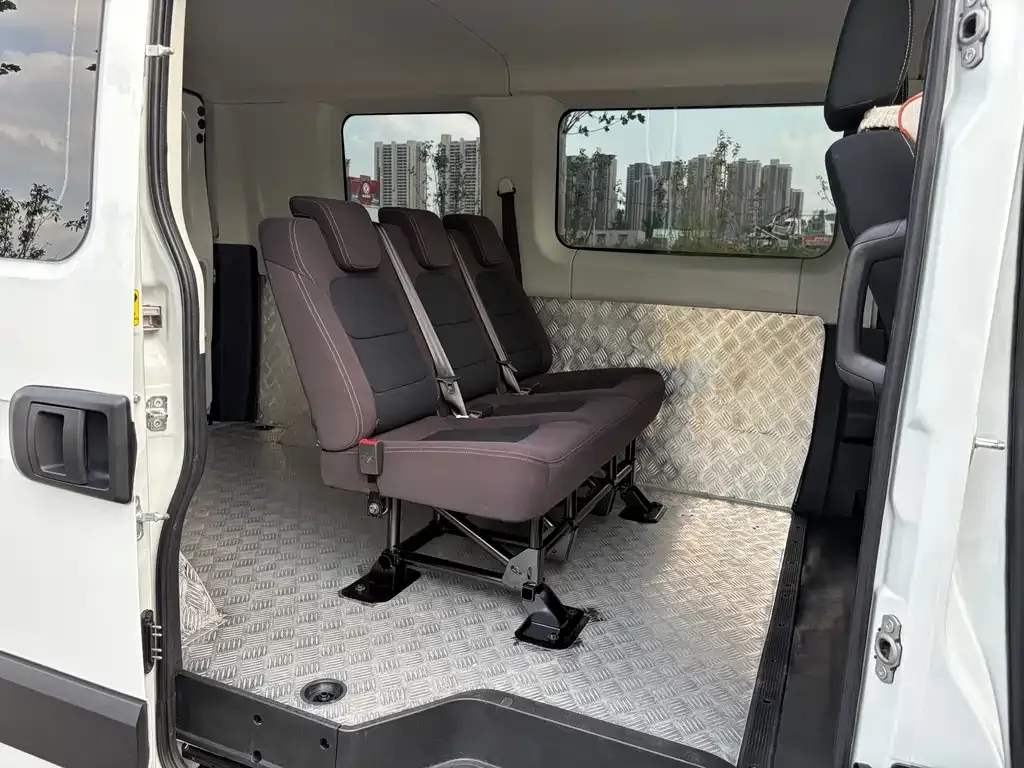 IVECO Ousheng — фото 2