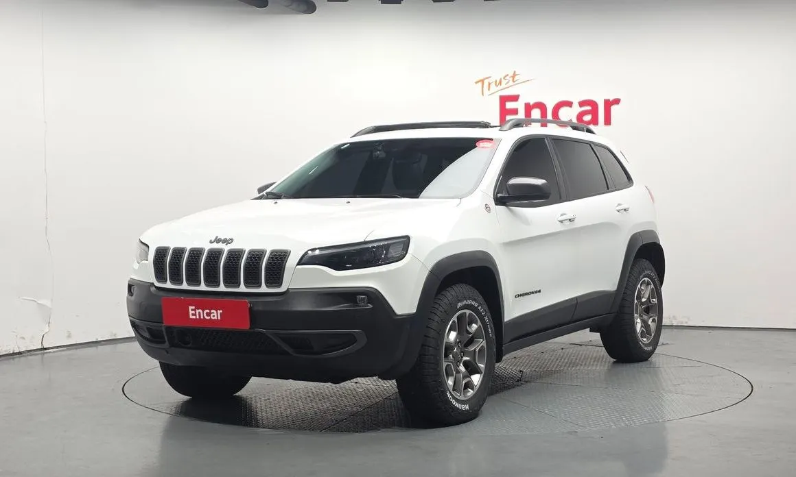 Jeep Cherokee — фото 1