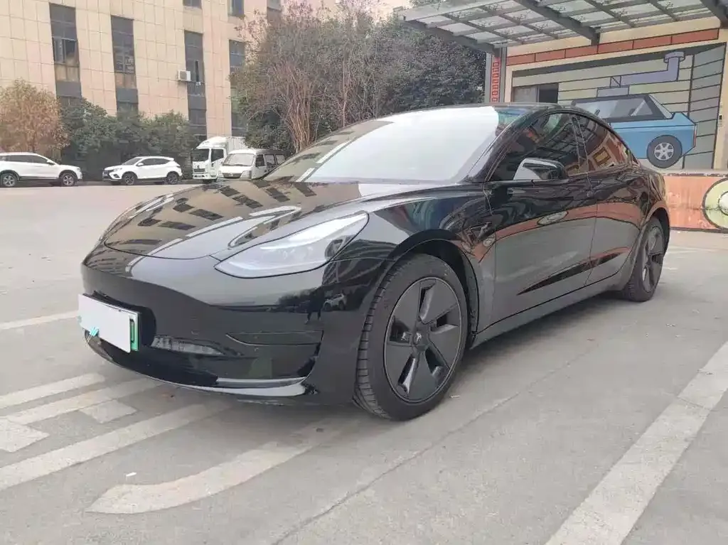 Tesla Model 3 — фото 1