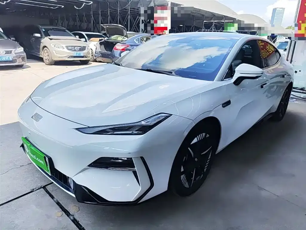 Geely Galaxy E8 — фото 1