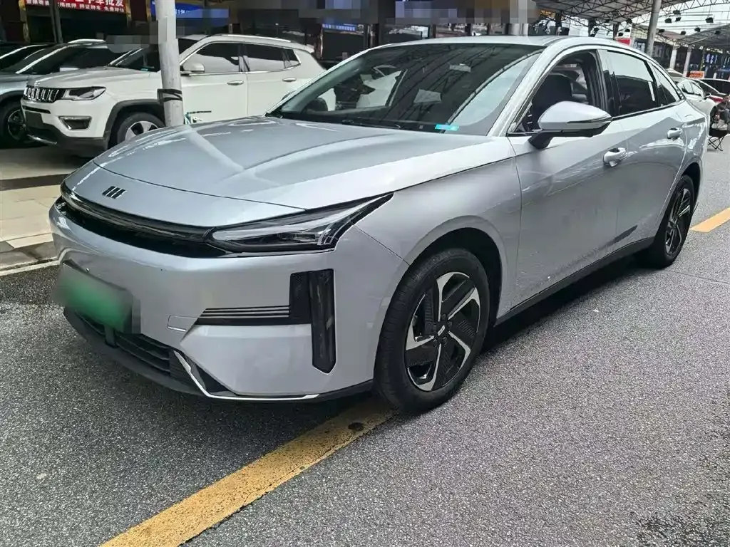 Geely Galaxy L6 — фото 1