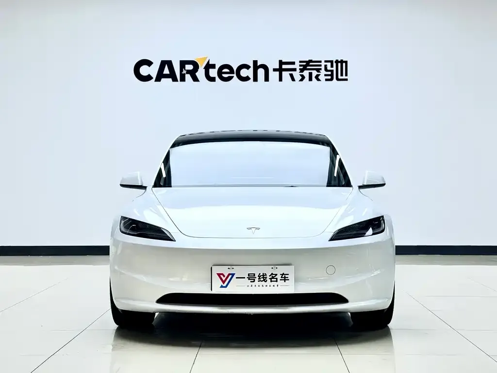 Tesla Model 3 — фото 1