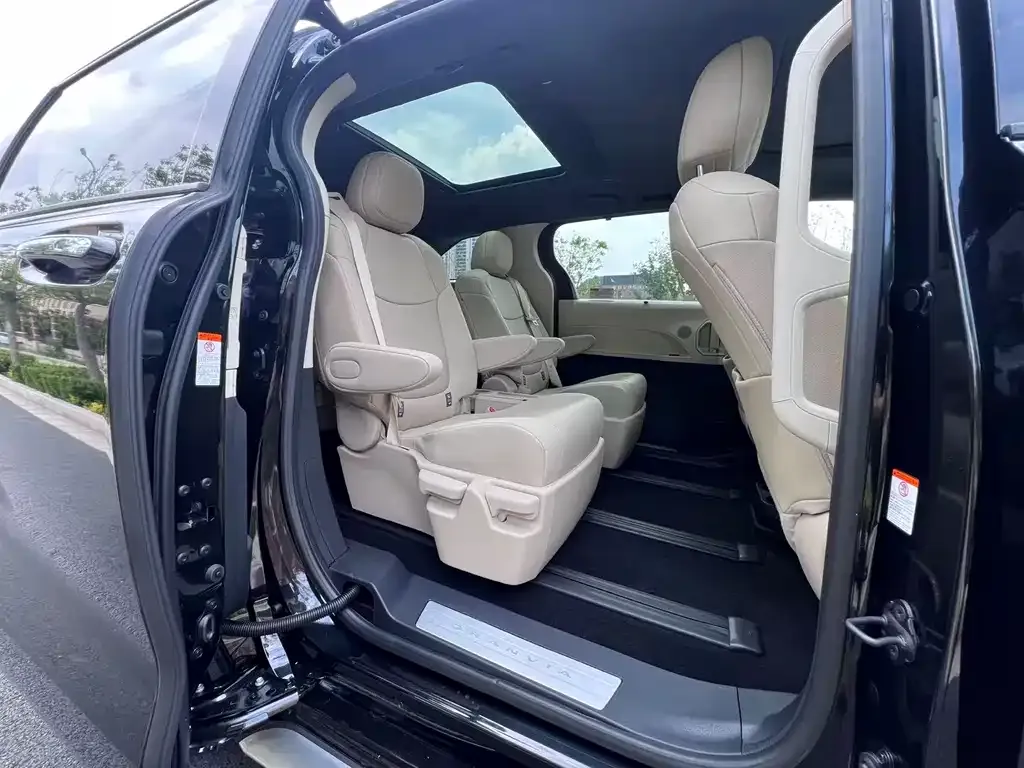 Toyota Granvia — фото 3