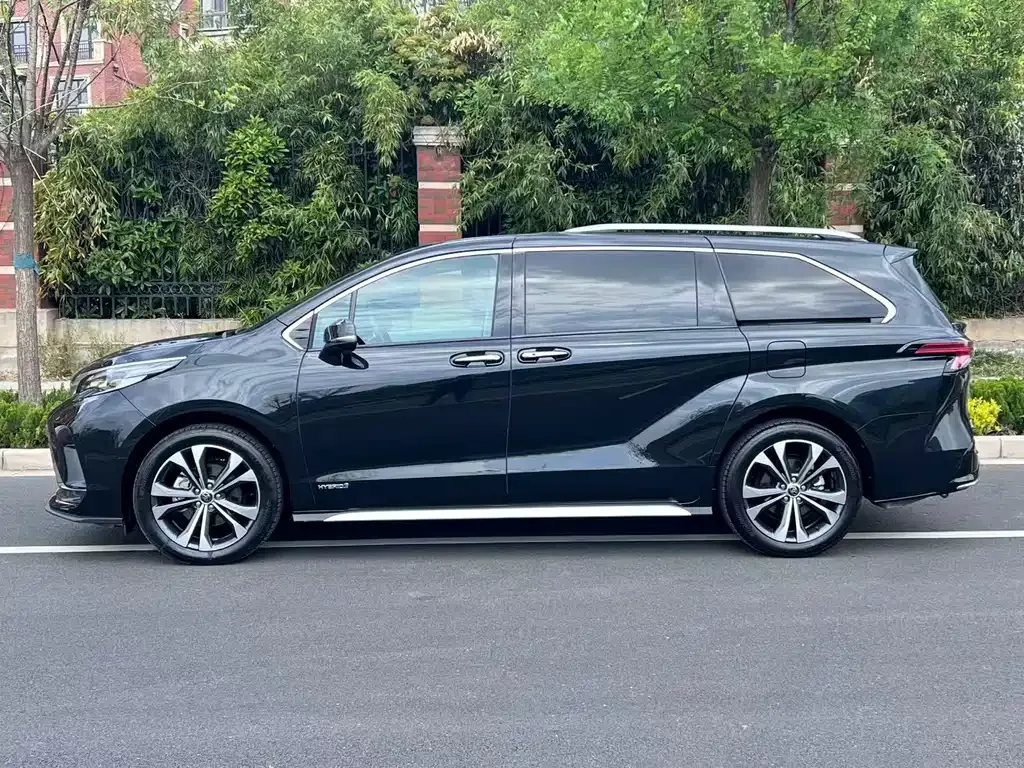 Toyota Granvia — фото 9