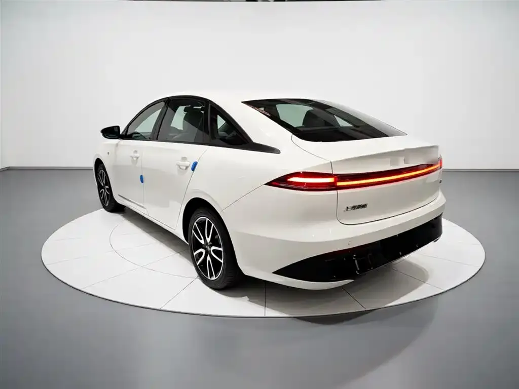 Roewe D6 — фото 10