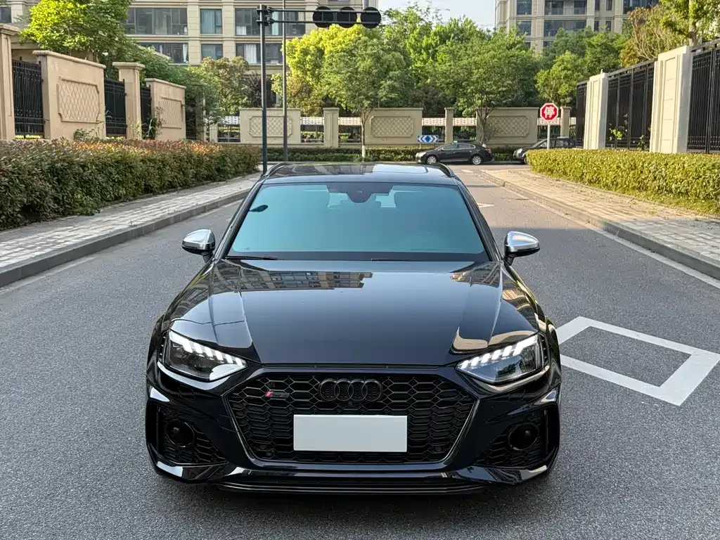 Audi RS 4 — фото 5
