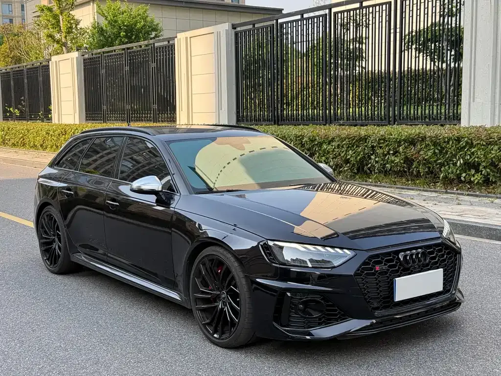 Audi RS 4 — фото 10