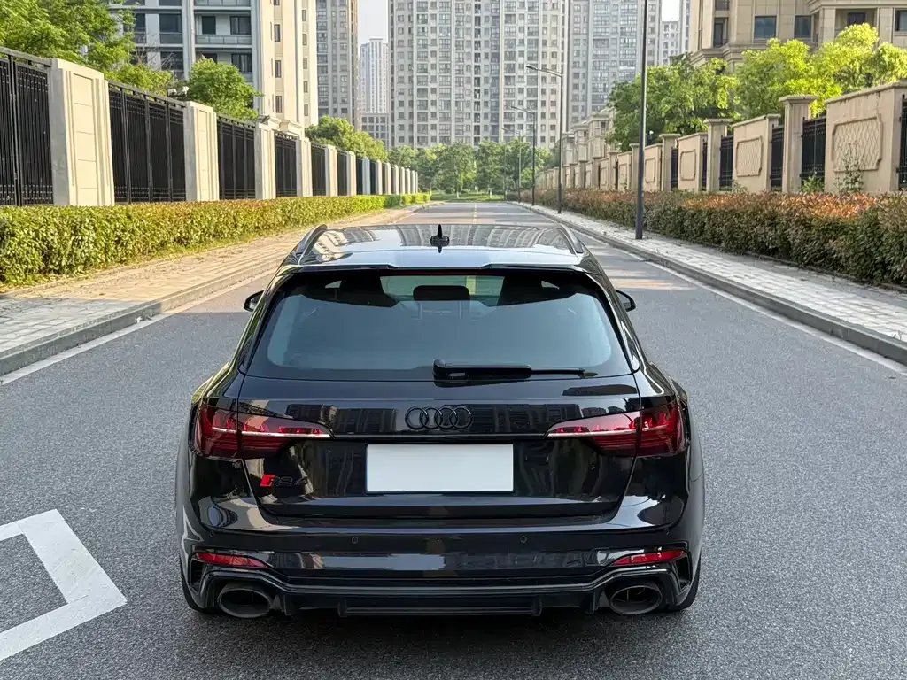 Audi RS 4 — фото 6