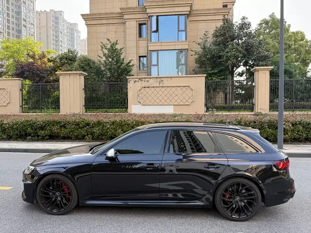 Audi RS 4 — фото 7