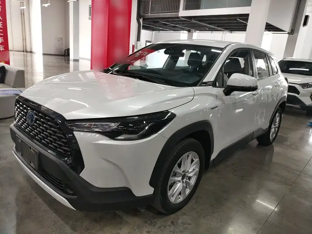 Toyota Corolla Cross — фото 1