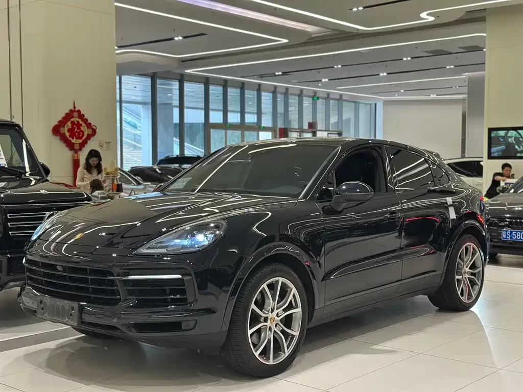 Porsche Cayenne — фото 1