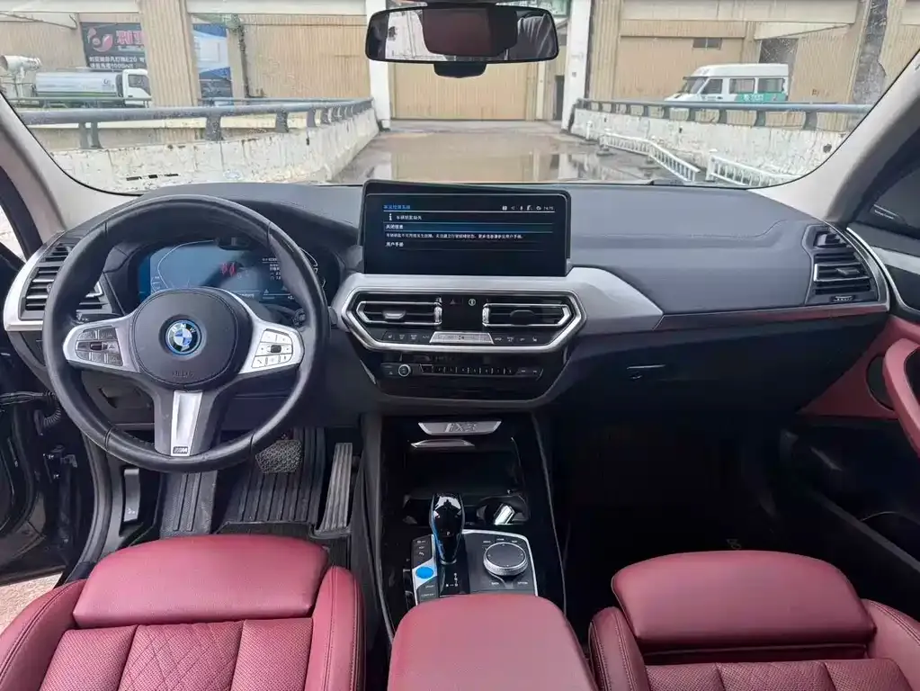 BMW iX3 — фото 10