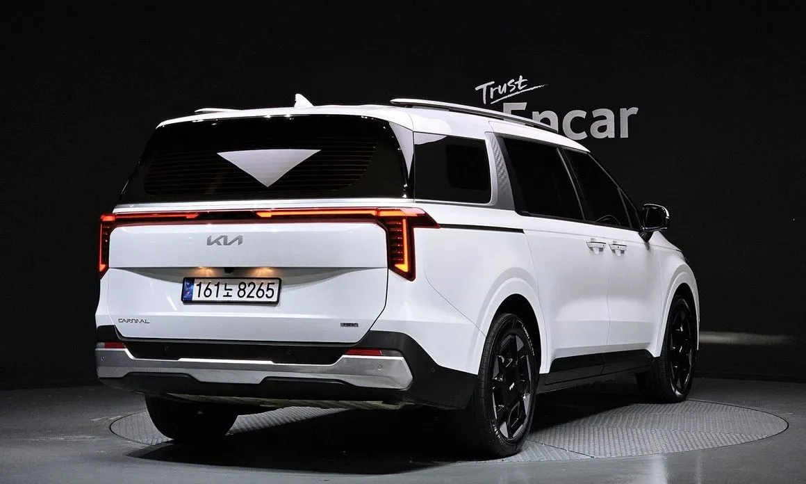 Kia Carnival — фото 6