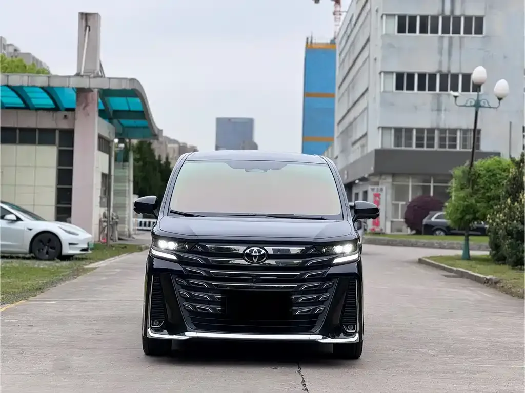 Toyota Vellfire — фото 2