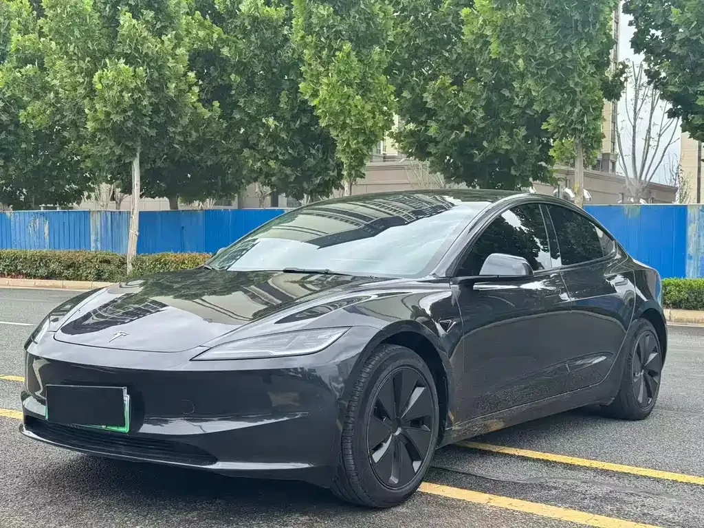 Tesla Model 3 — фото 1