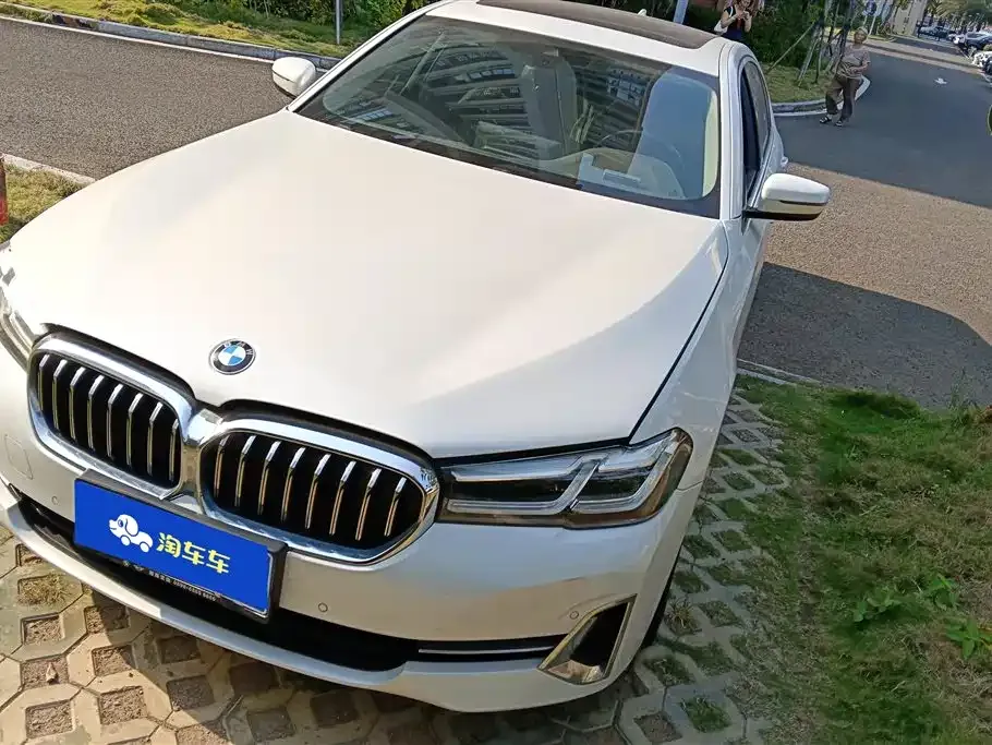 BMW 5 Series — фото 1