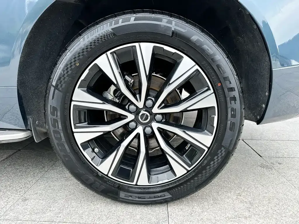 Volvo XC60 — фото 10