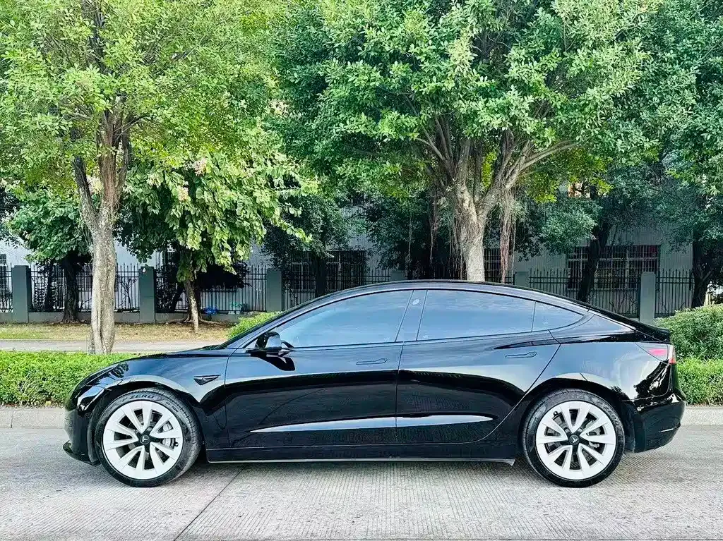 Tesla Model 3 — фото 9