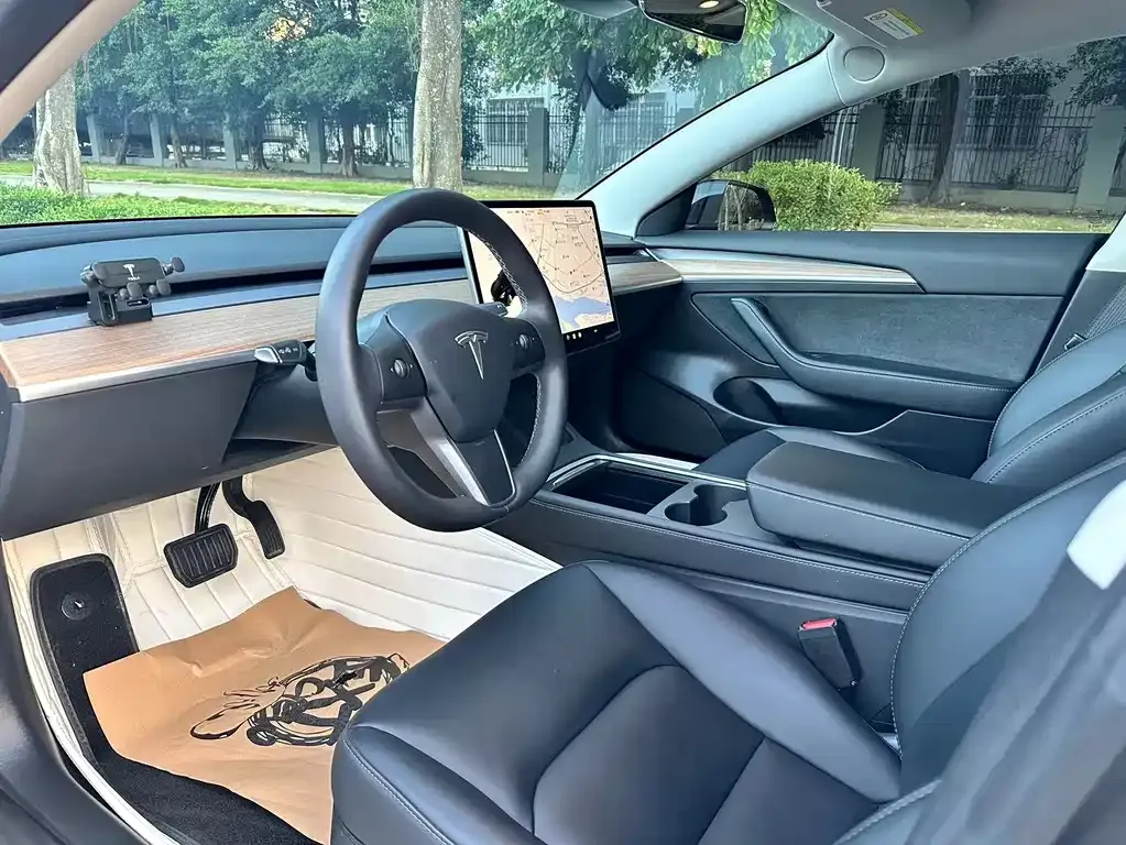 Tesla Model 3 — фото 5