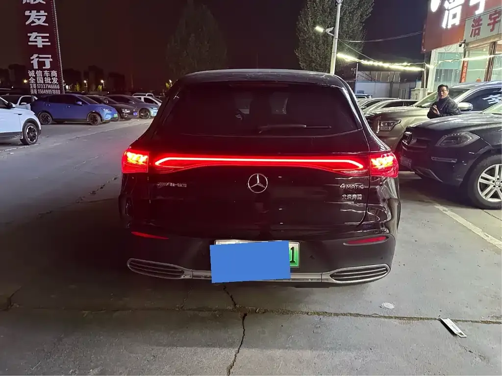 Mercedes-Benz EQE SUV — фото 4