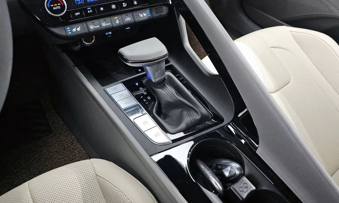 Hyundai AVANTE — фото 2