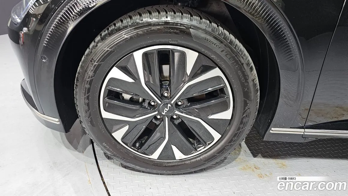 Kia EV6 — фото 9