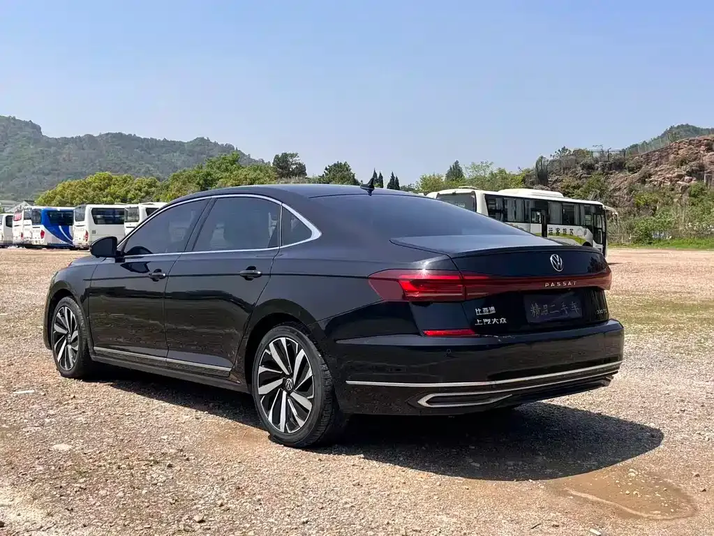 Volkswagen Passat — фото 8
