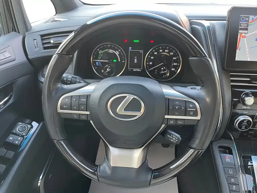 Lexus LM — фото 2