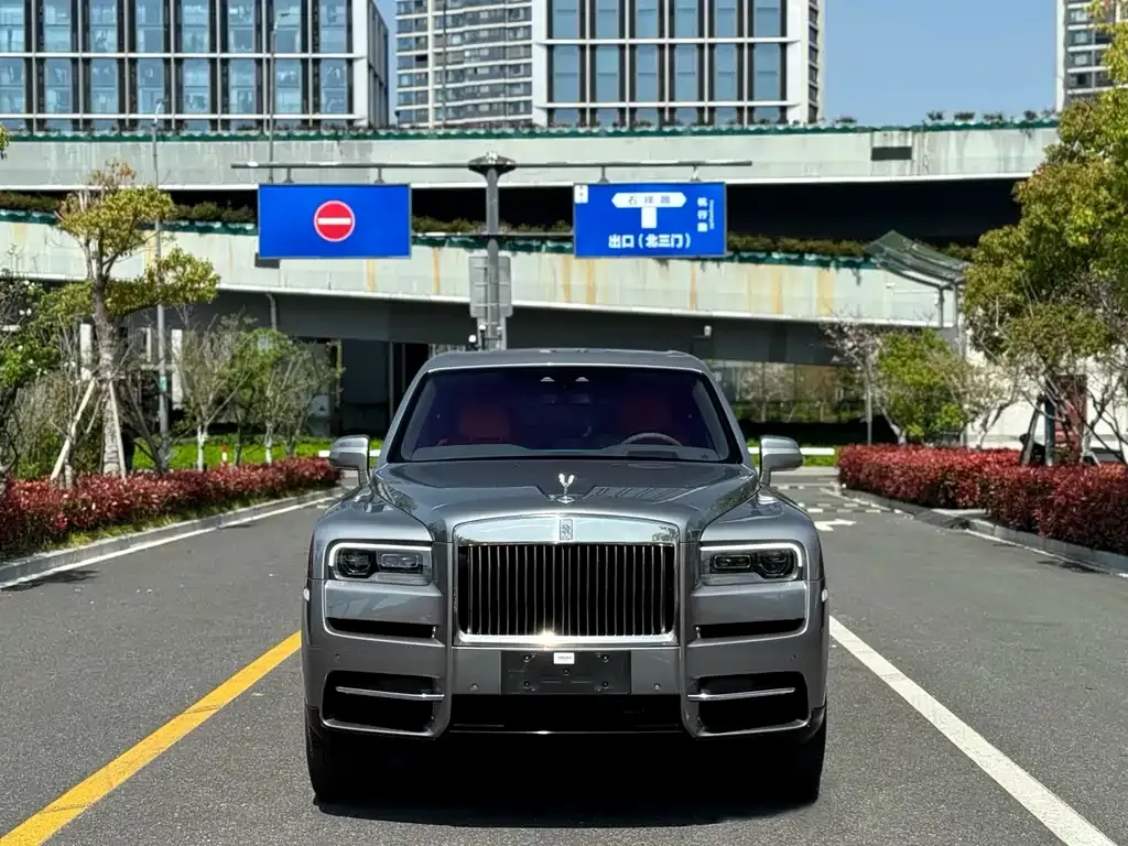 Rolls-Royce Cullinan — фото 1