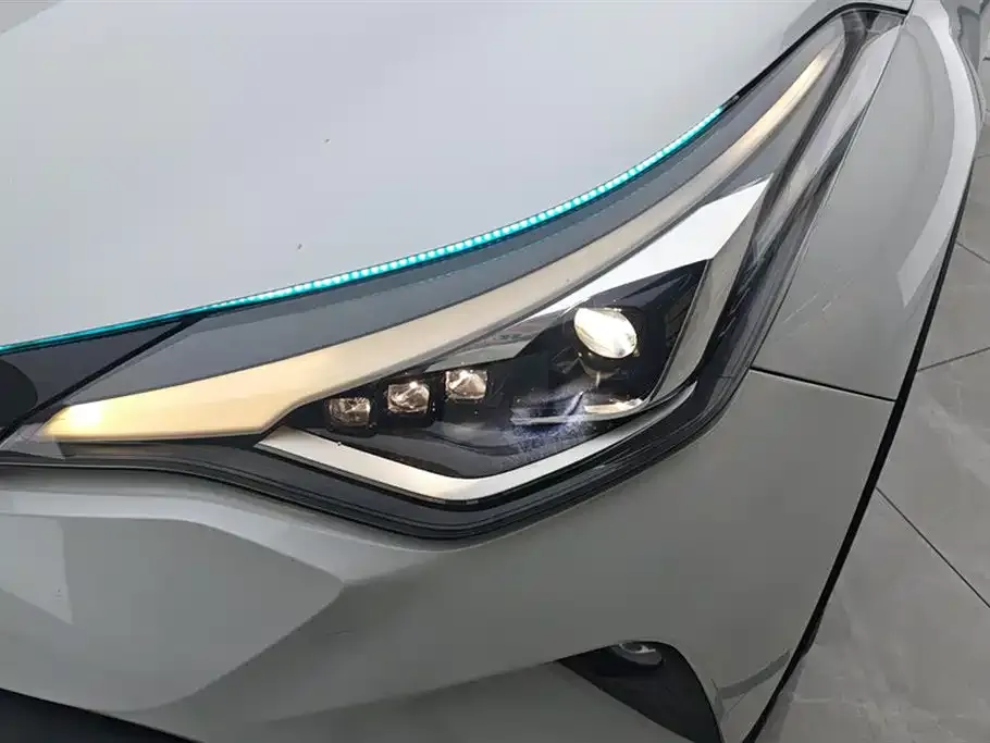 Toyota C-HR — фото 4
