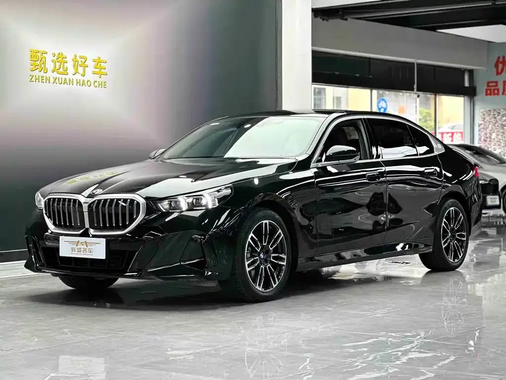 BMW 5 Series — фото 1