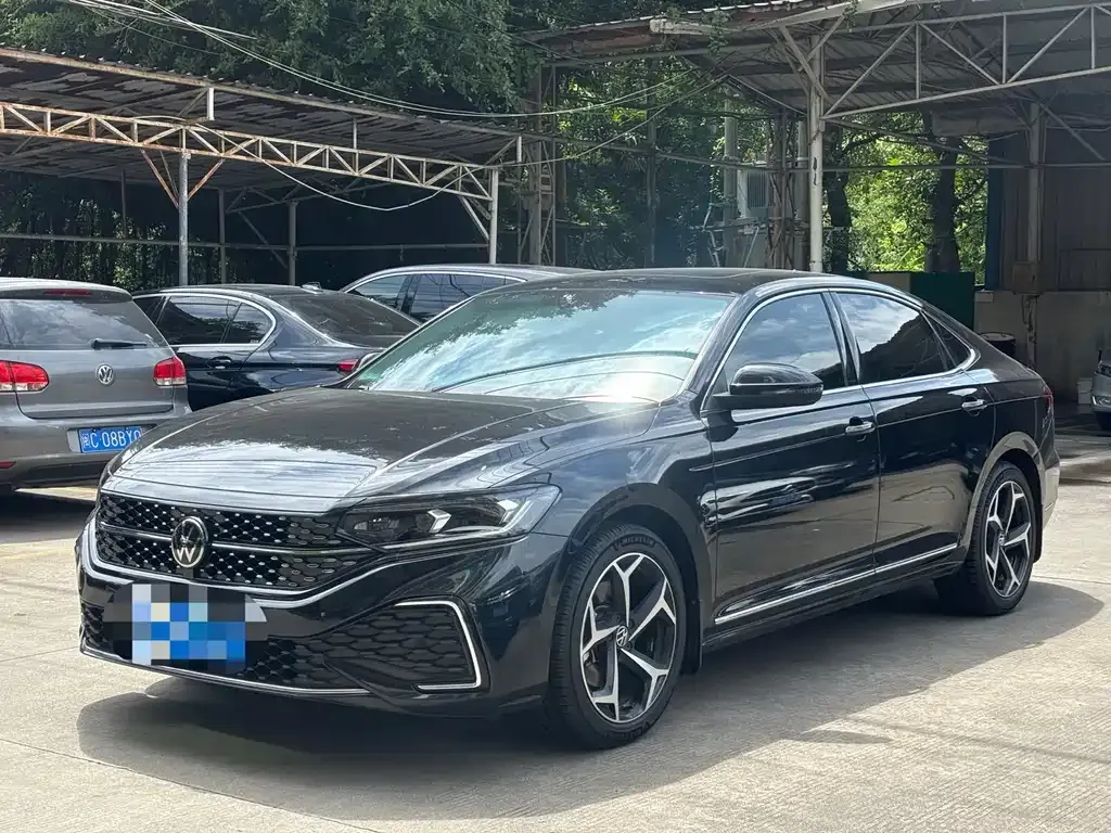 Volkswagen Passat — фото 1