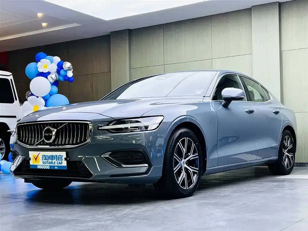 Volvo S60 — фото 1