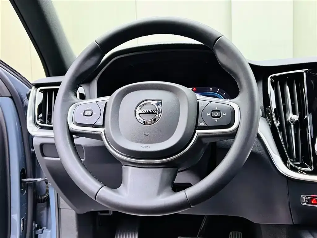 Volvo S60 — фото 4