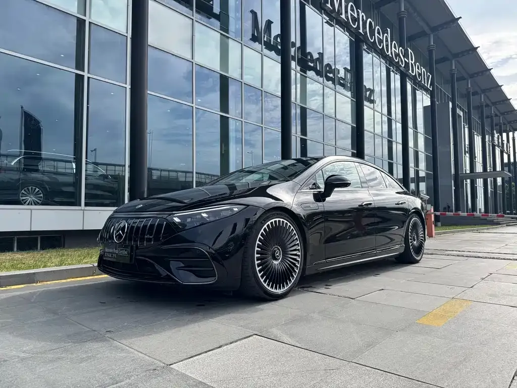 Mercedes-Benz EQS AMG — фото 1