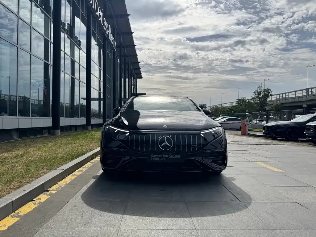 Mercedes-Benz EQS AMG — фото 9