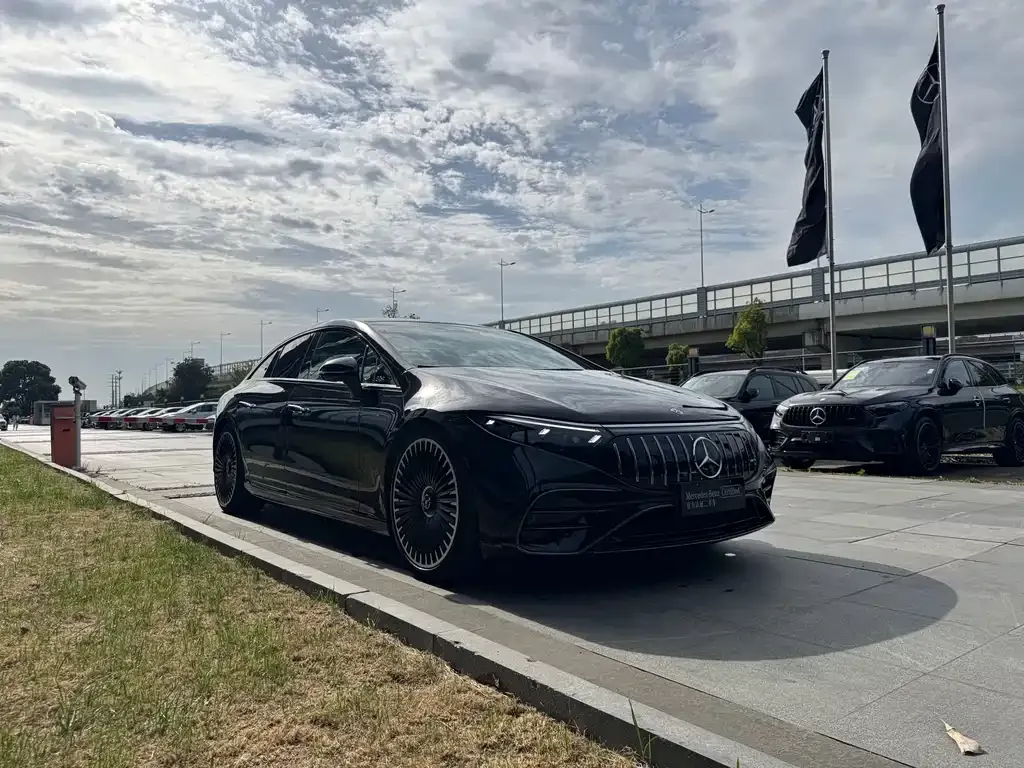 Mercedes-Benz EQS AMG — фото 5