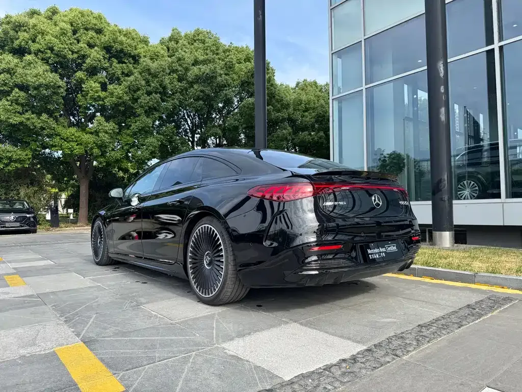 Mercedes-Benz EQS AMG — фото 2